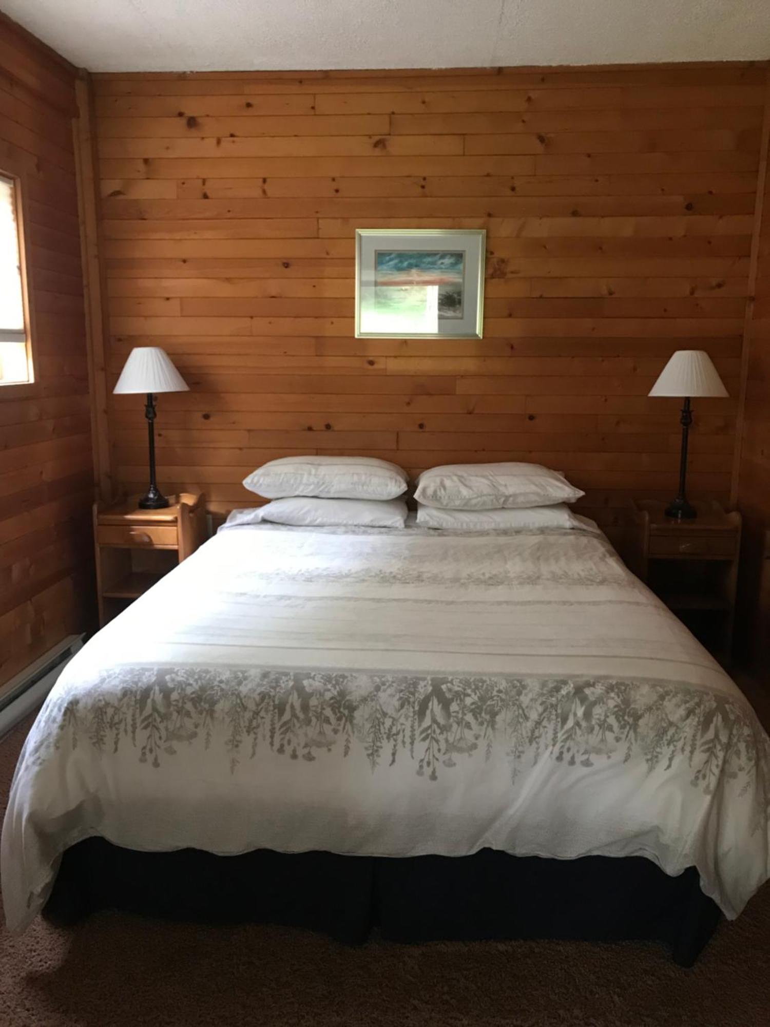 Driftwood Village Cottages Sturdies Bay Room photo