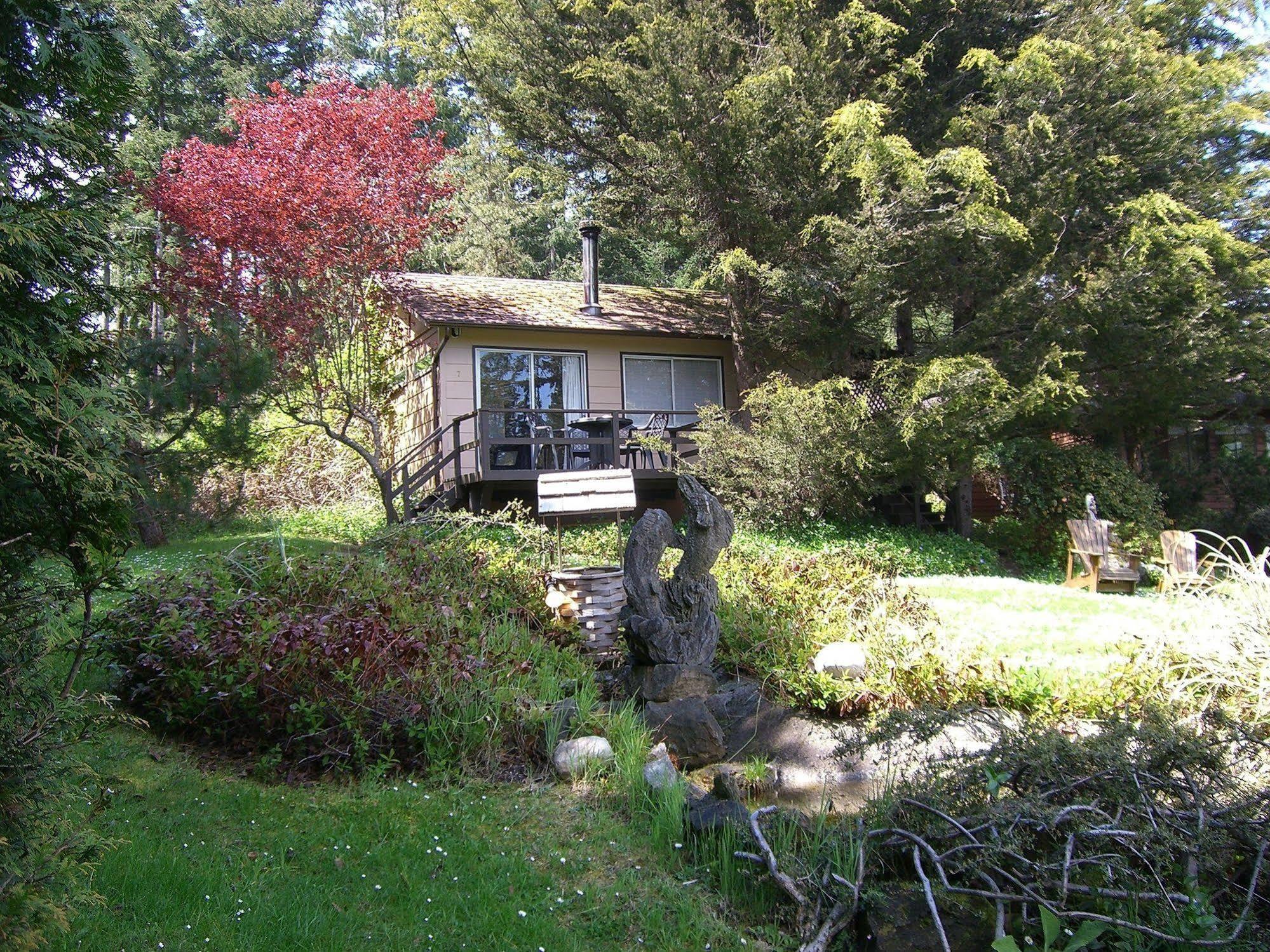 Driftwood Village Cottages Sturdies Bay Exterior photo
